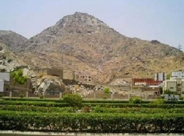 Jabal Qobis: Mengungkap Sejarah dan Signifikansinya dalam Islam