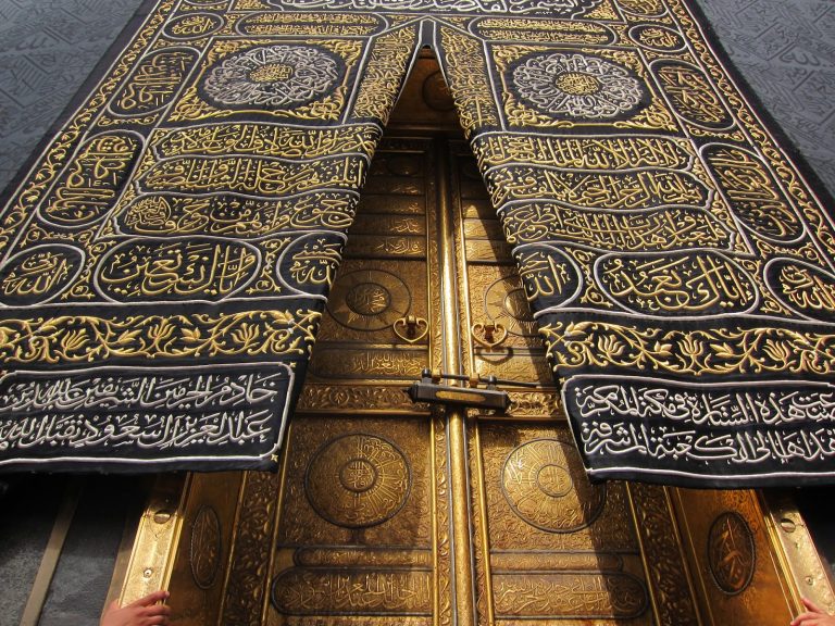 Mengungkap Sejarah Kiswah Ka'bah yang Sakral