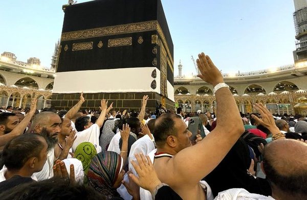 Tawaf dalam Haji: Lingkaran Suci Ibadah